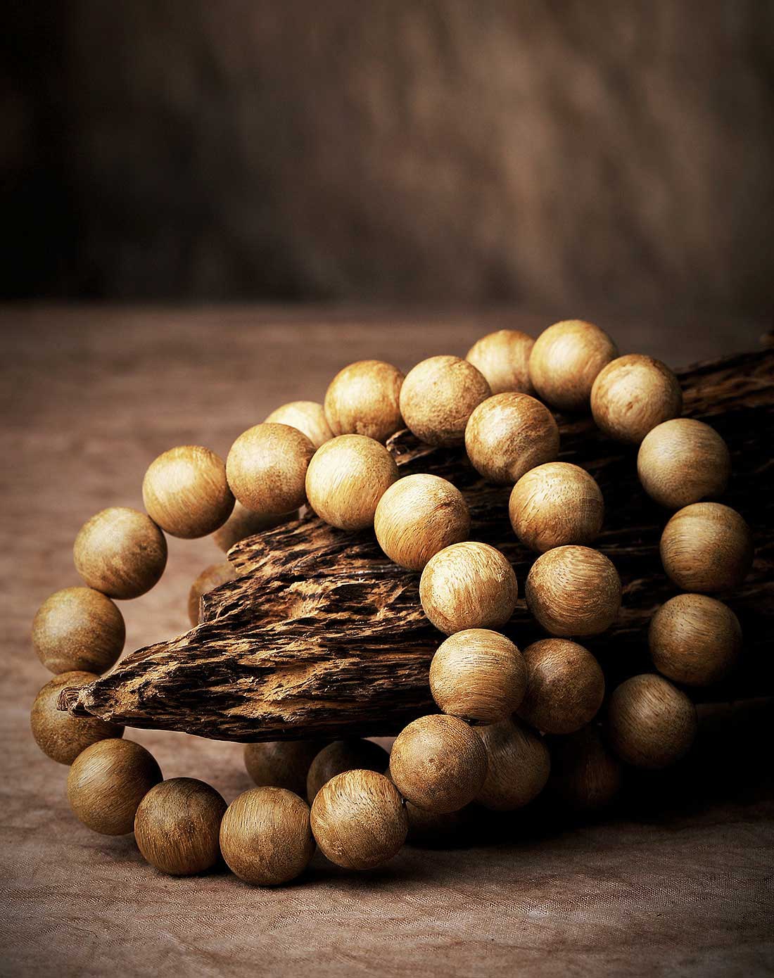 加里曼丹岛屿野生沉香整段老料结香【沉香手串16mm】