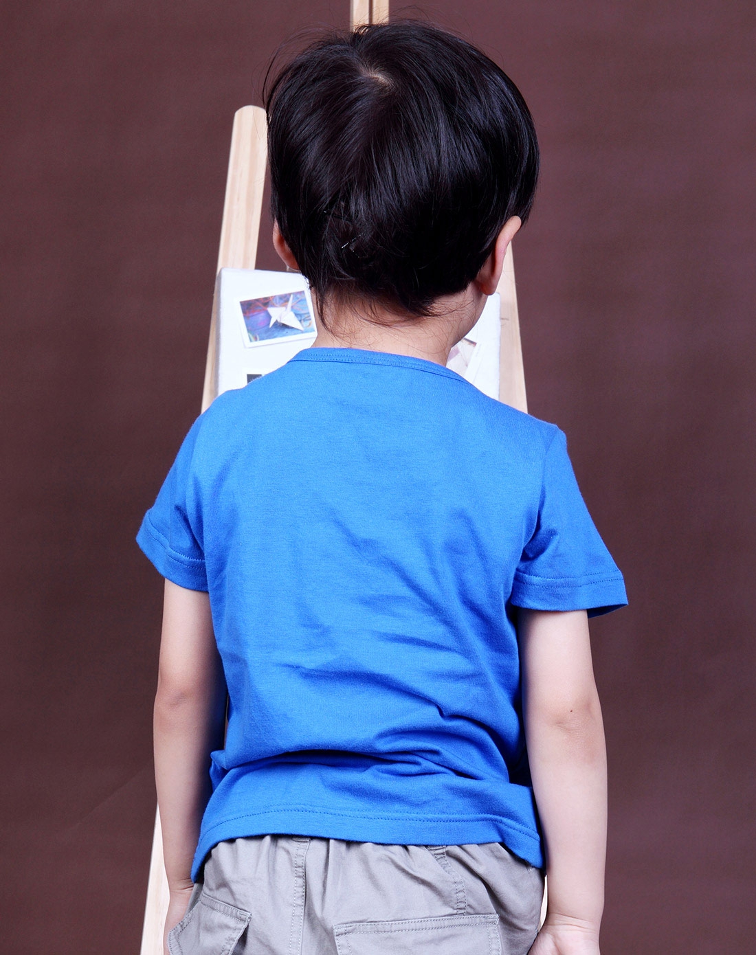 男童蓝色衣服t恤