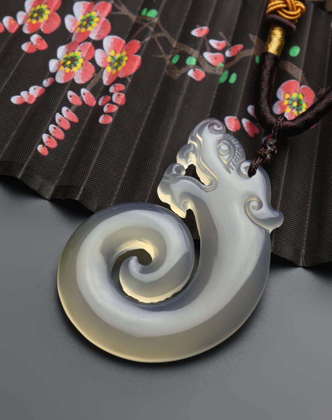 王廷珠宝waltraud jewelry饰品专场 > 玉髓龙形玉佩形吊坠圆附证书