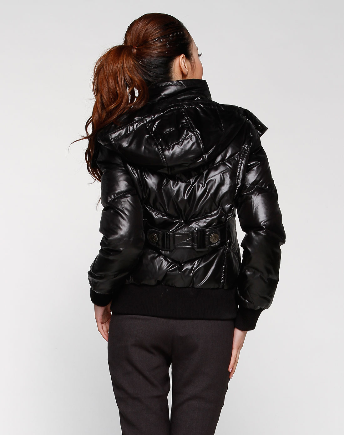 黑色时尚长袖羽绒服