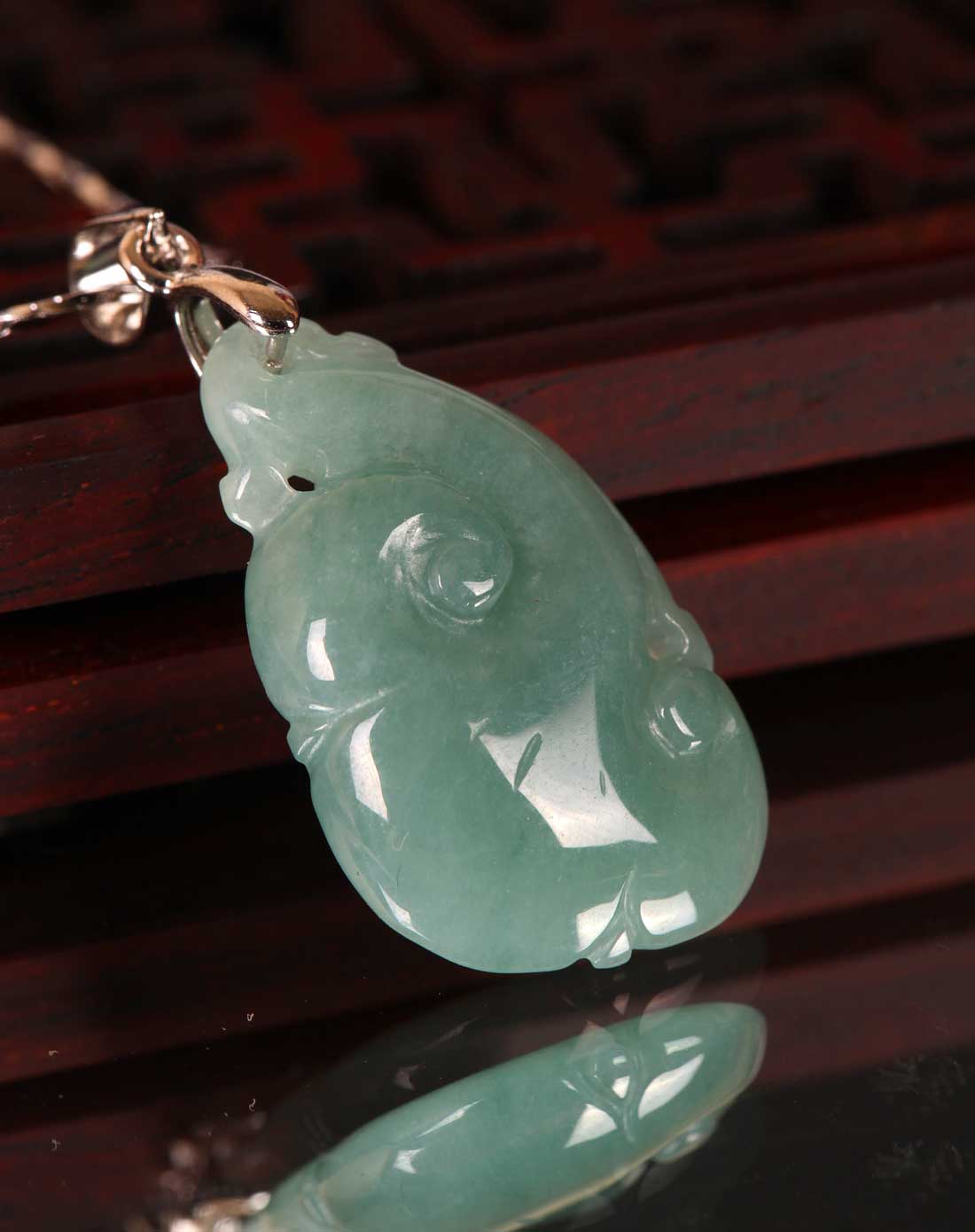 翡翠油青如意吊坠