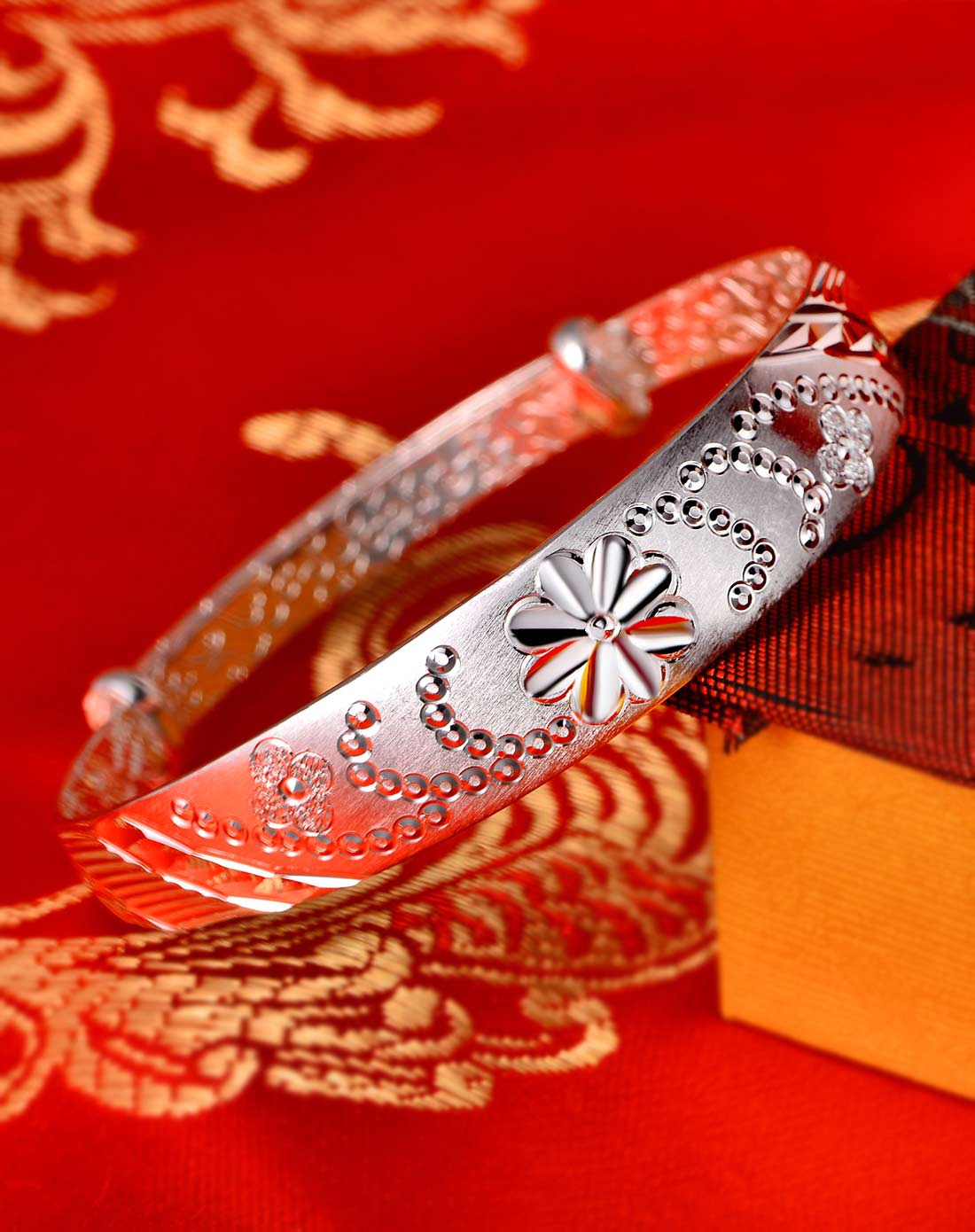 蒙色 千足银森林密语车花钉沙推拉手镯