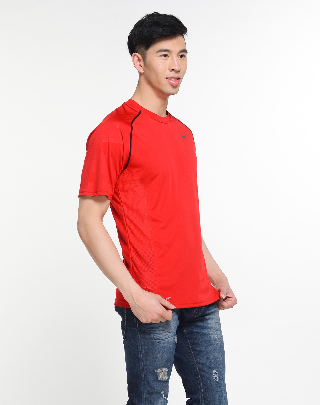 男子红色短袖t恤