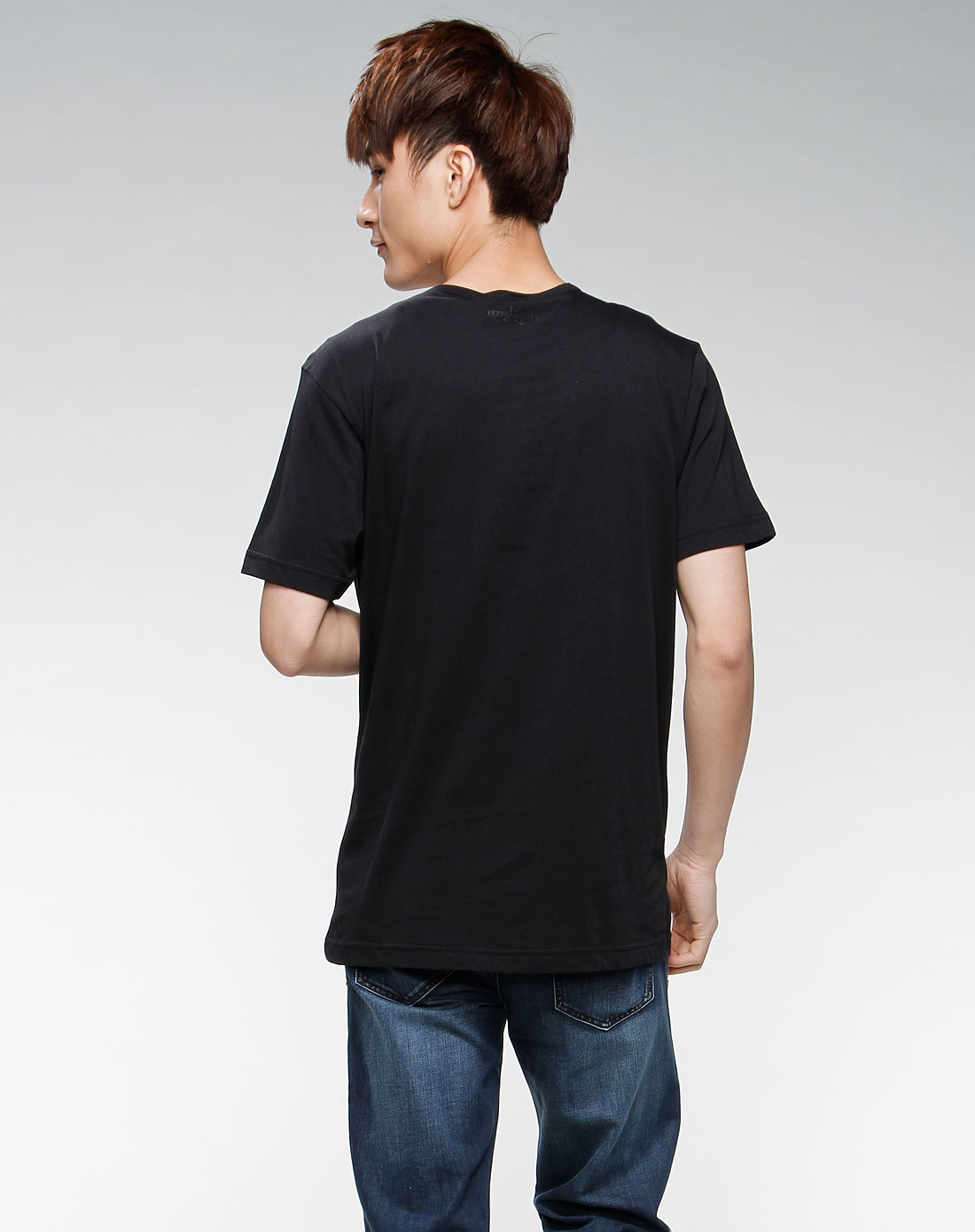 黑色印图圆领短袖t恤