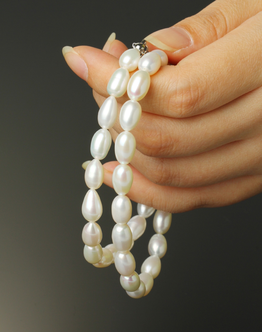 女款米型白珍珠项链附证书