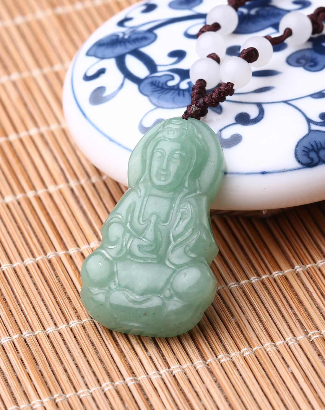 天然东陵玉中号观音吊坠