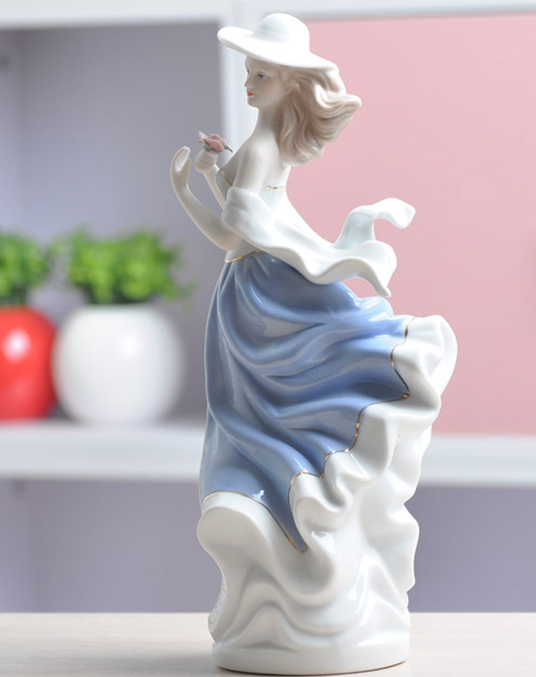 轻舞飞扬 现代西洋美女陶瓷工艺摆件
