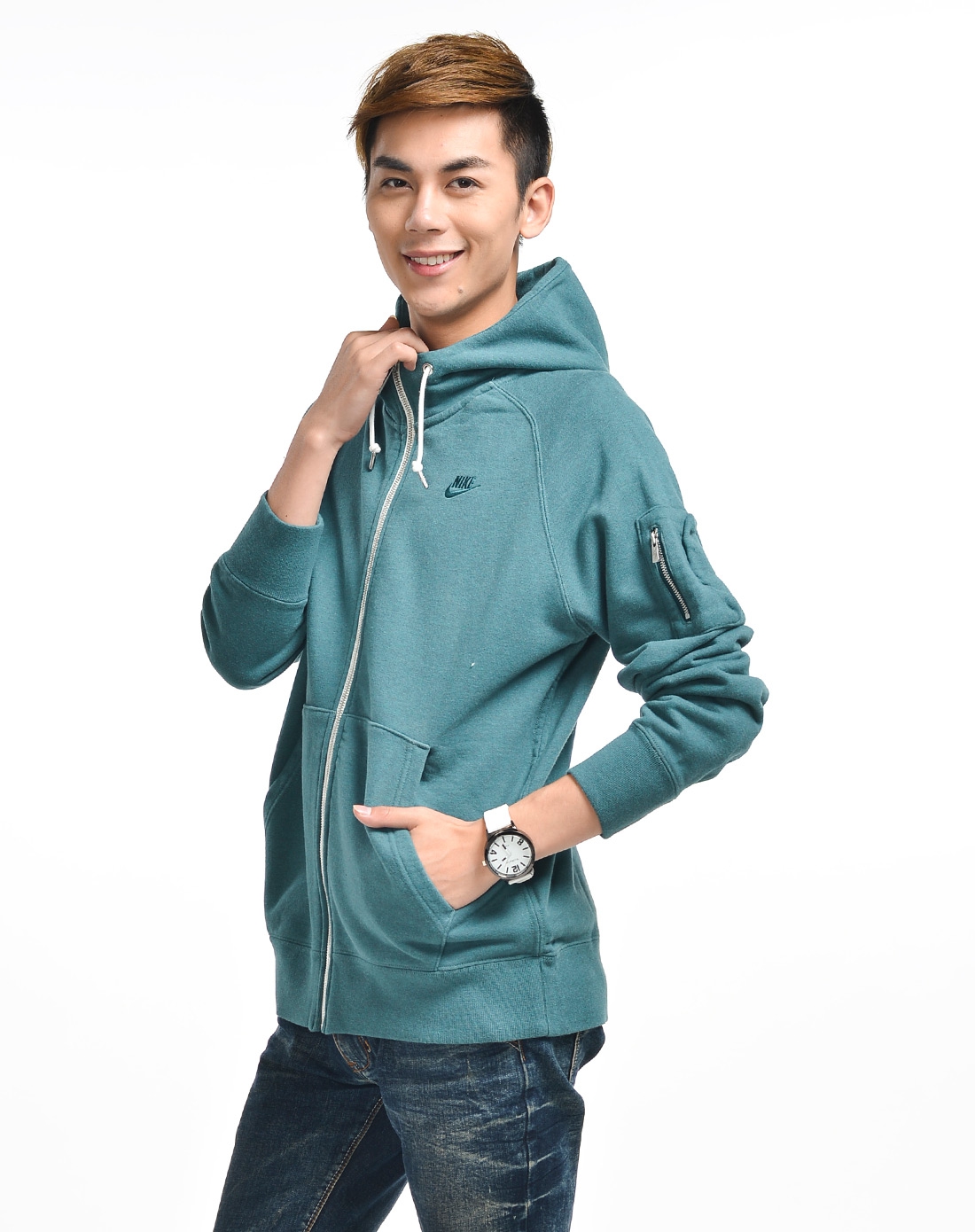 男子灰青色连帽夹克