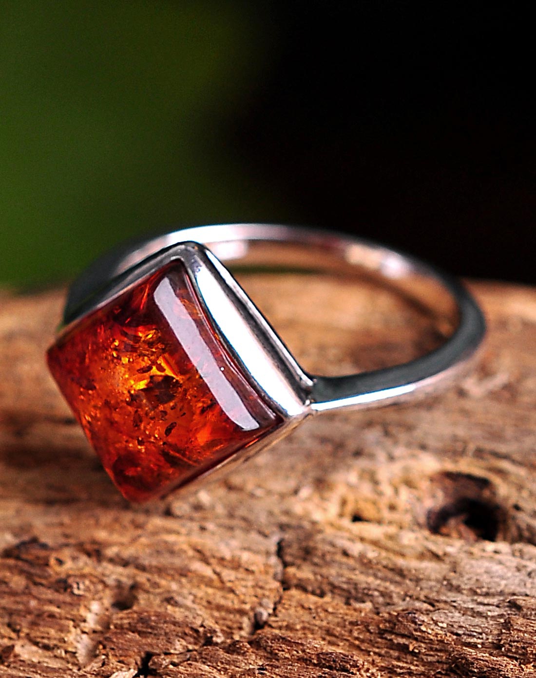 菱形别致天然琥珀戒指(附证书)