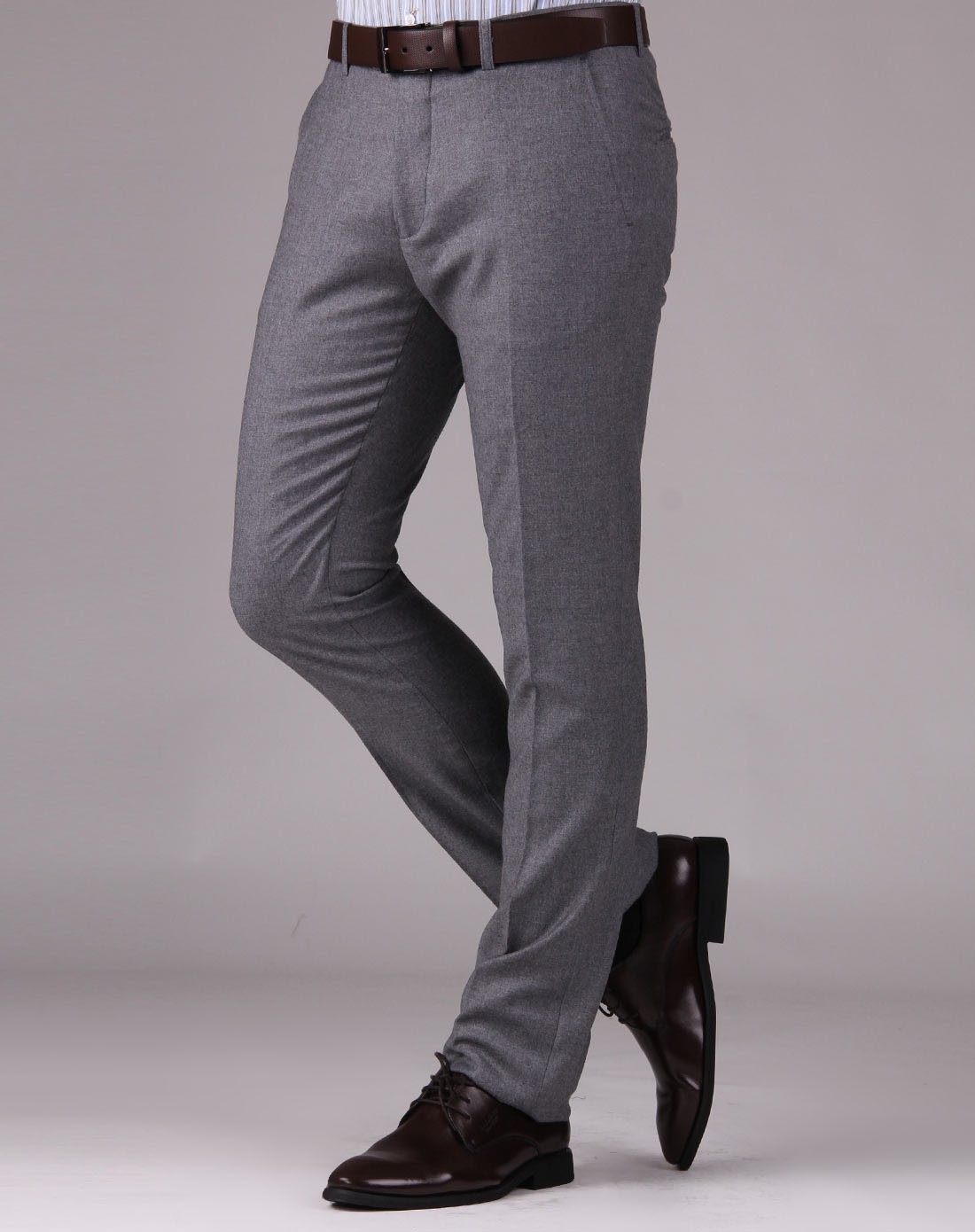 浅灰色男士西裤