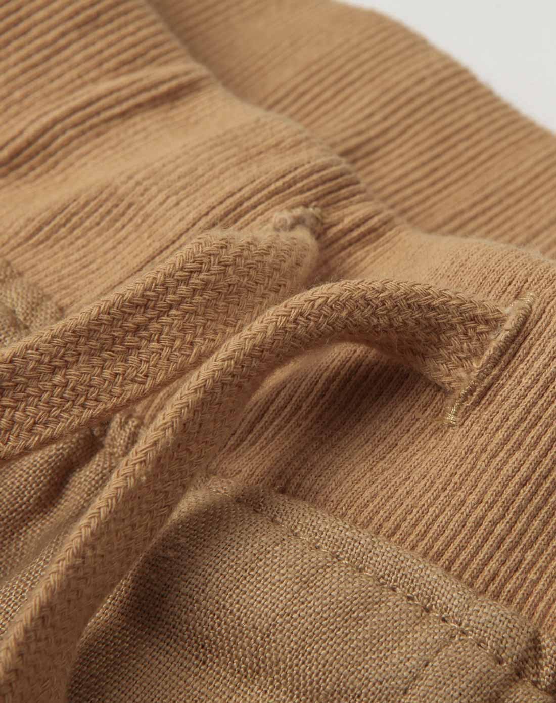 卡其色亚麻休闲短裤