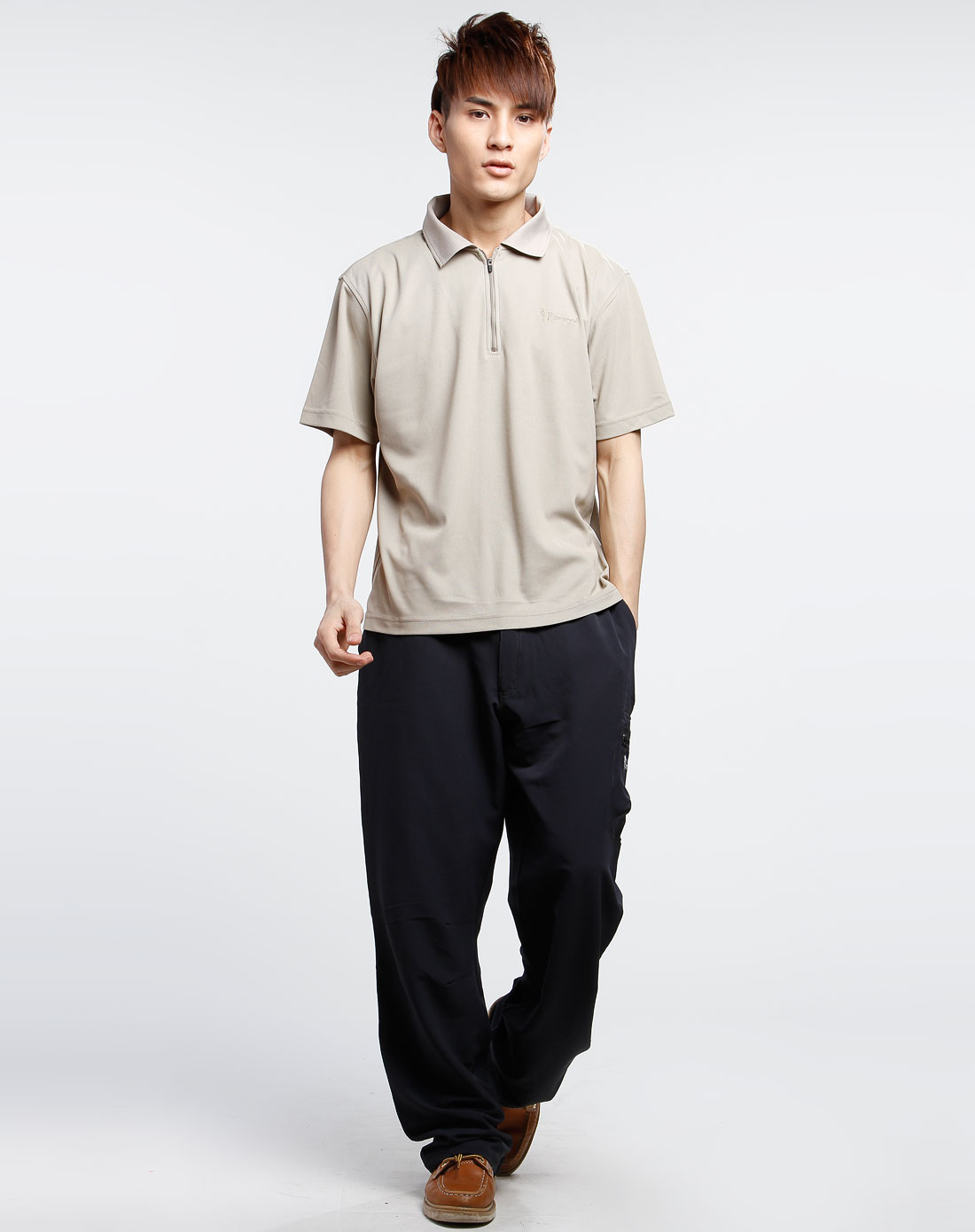 浅卡其色时尚活力短袖上衣