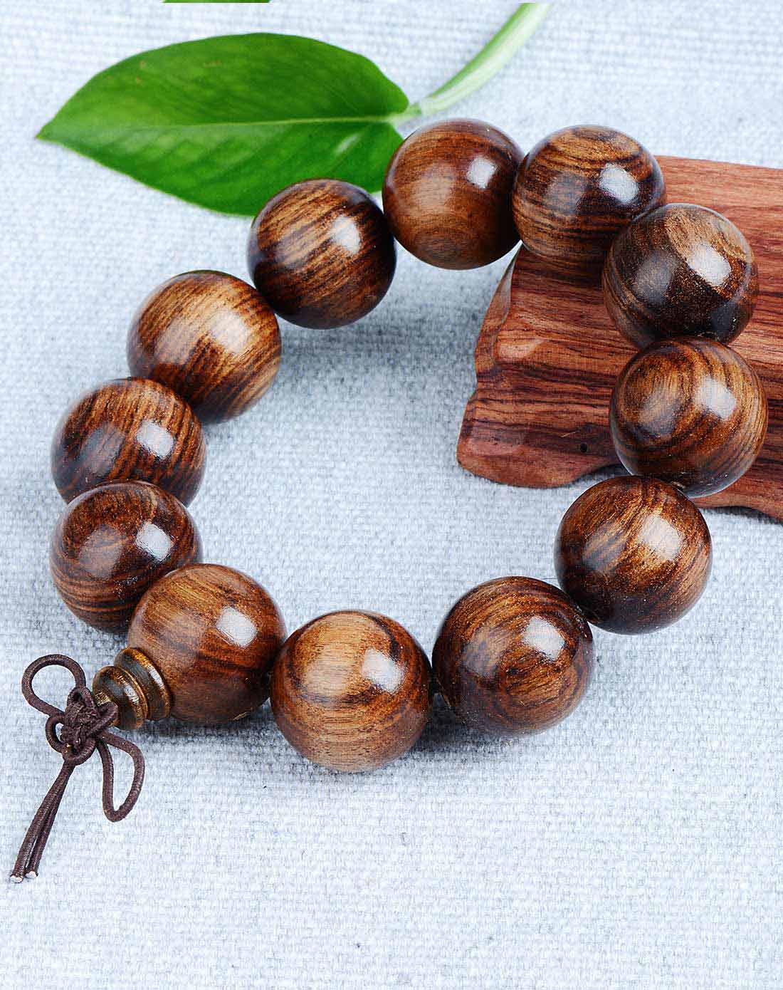 男浅绿色非洲檀香手串