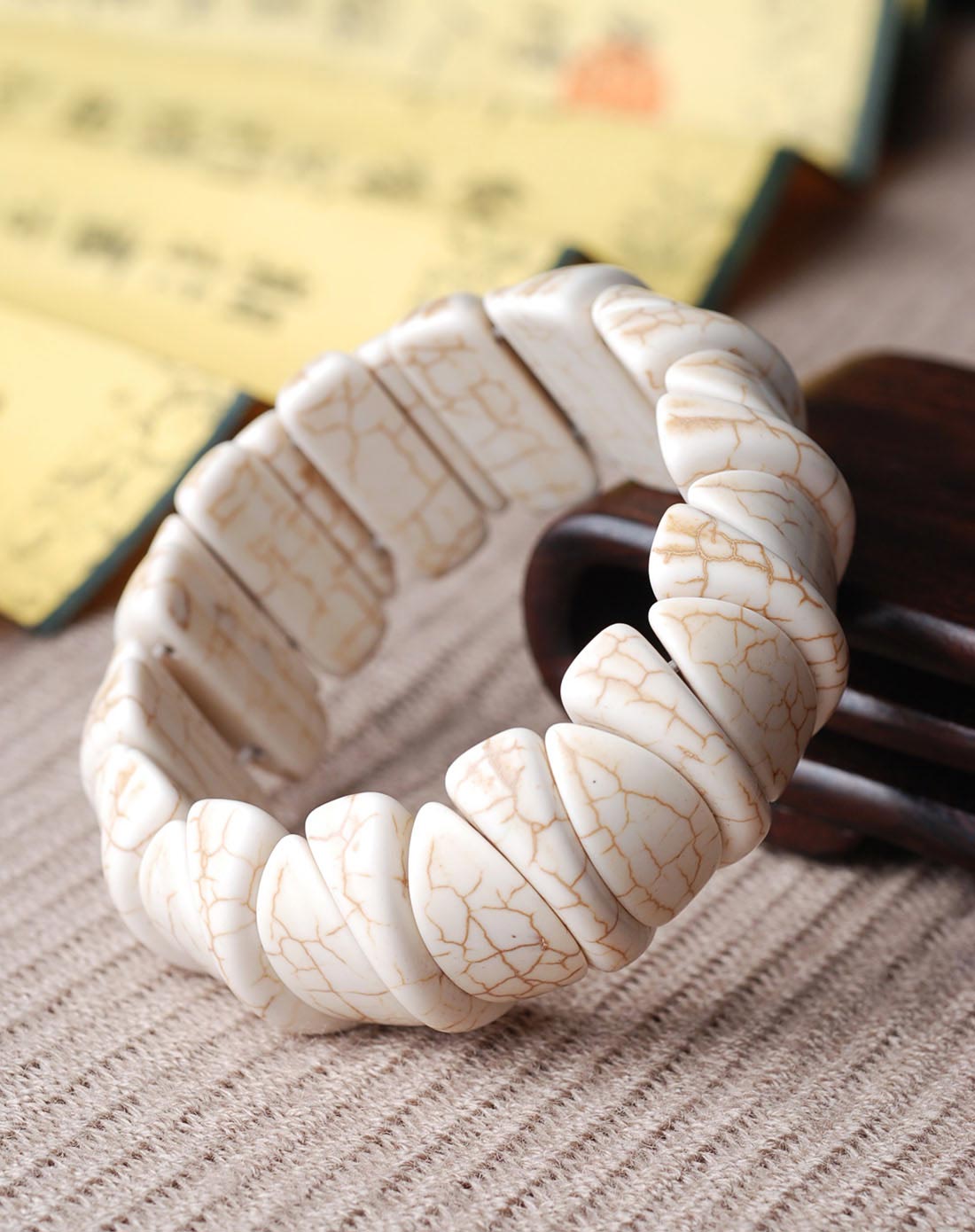 西瓜形白松石手串