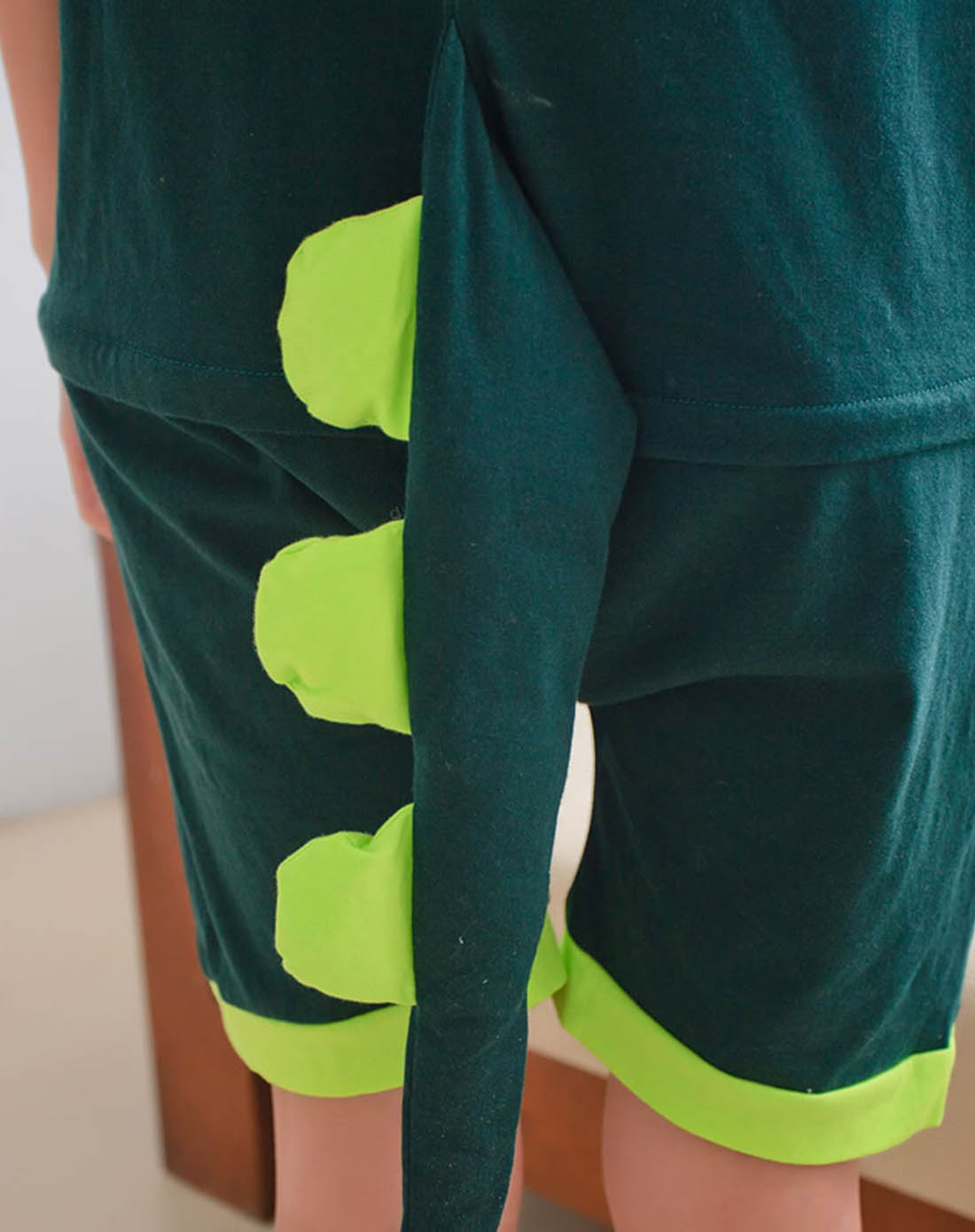 中性绿色恐龙卡通睡衣夏款