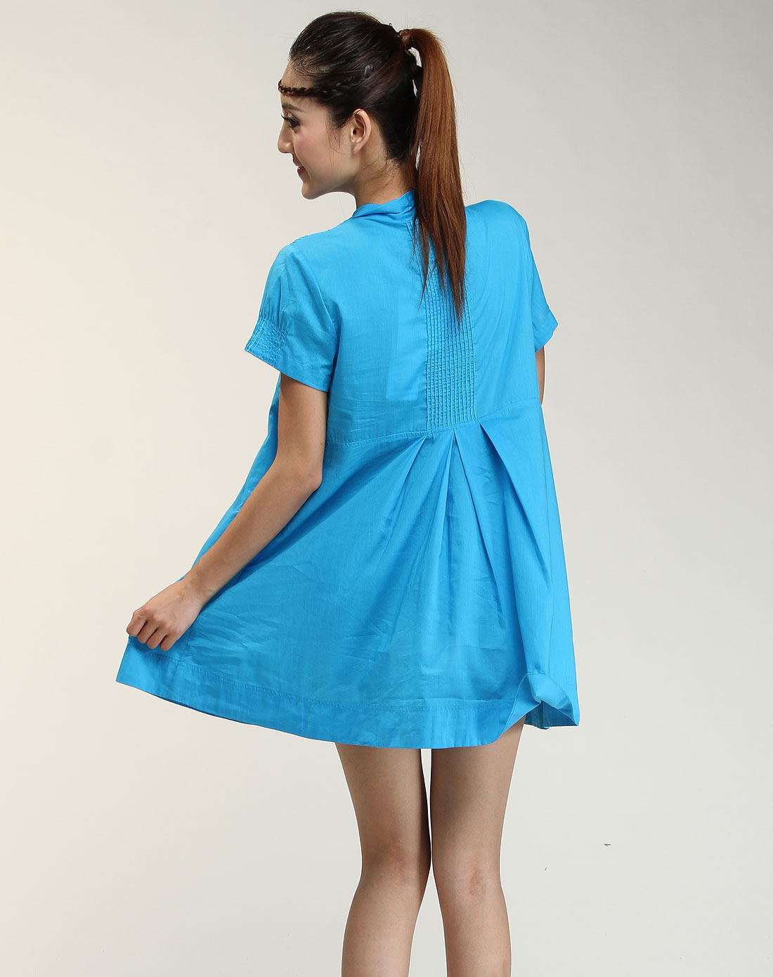 湖水蓝色时尚休闲短袖上衣