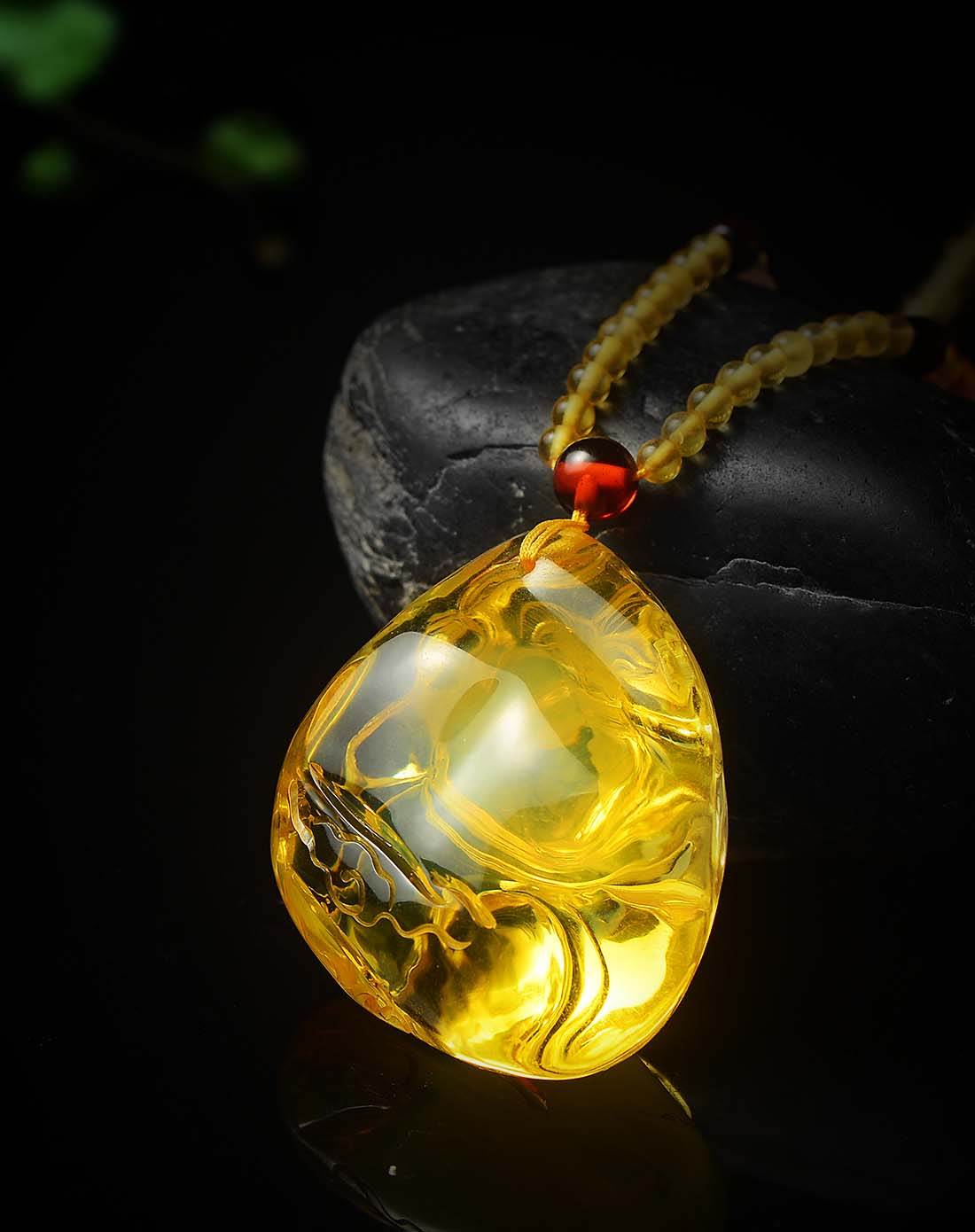 天然琥珀金包蜜佛公项链