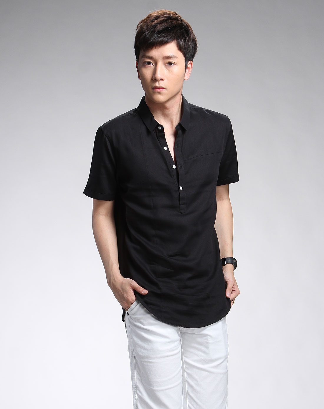 男款黑色经典翻领短袖衬衫