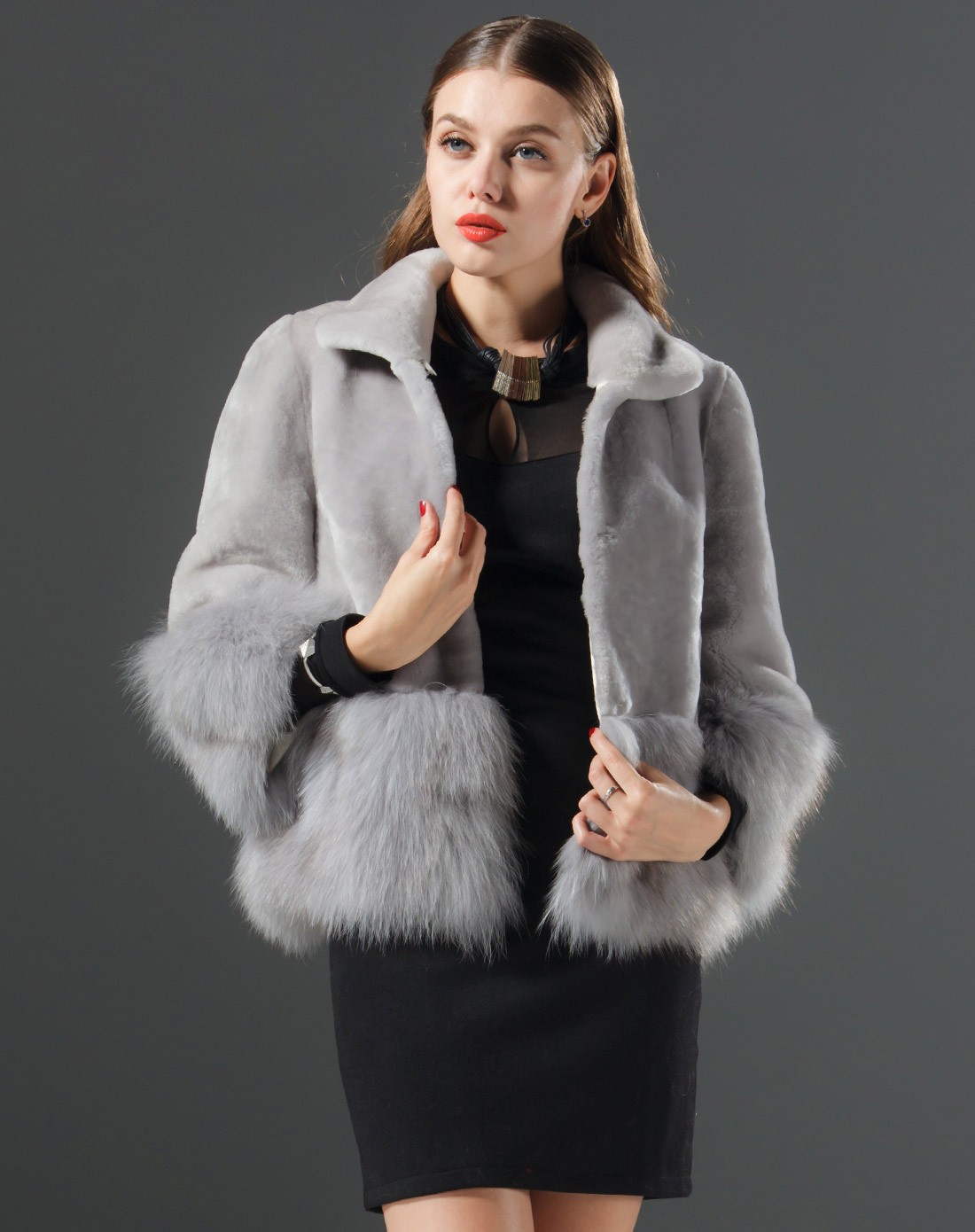 女款银灰色澳洲羊毛皮草