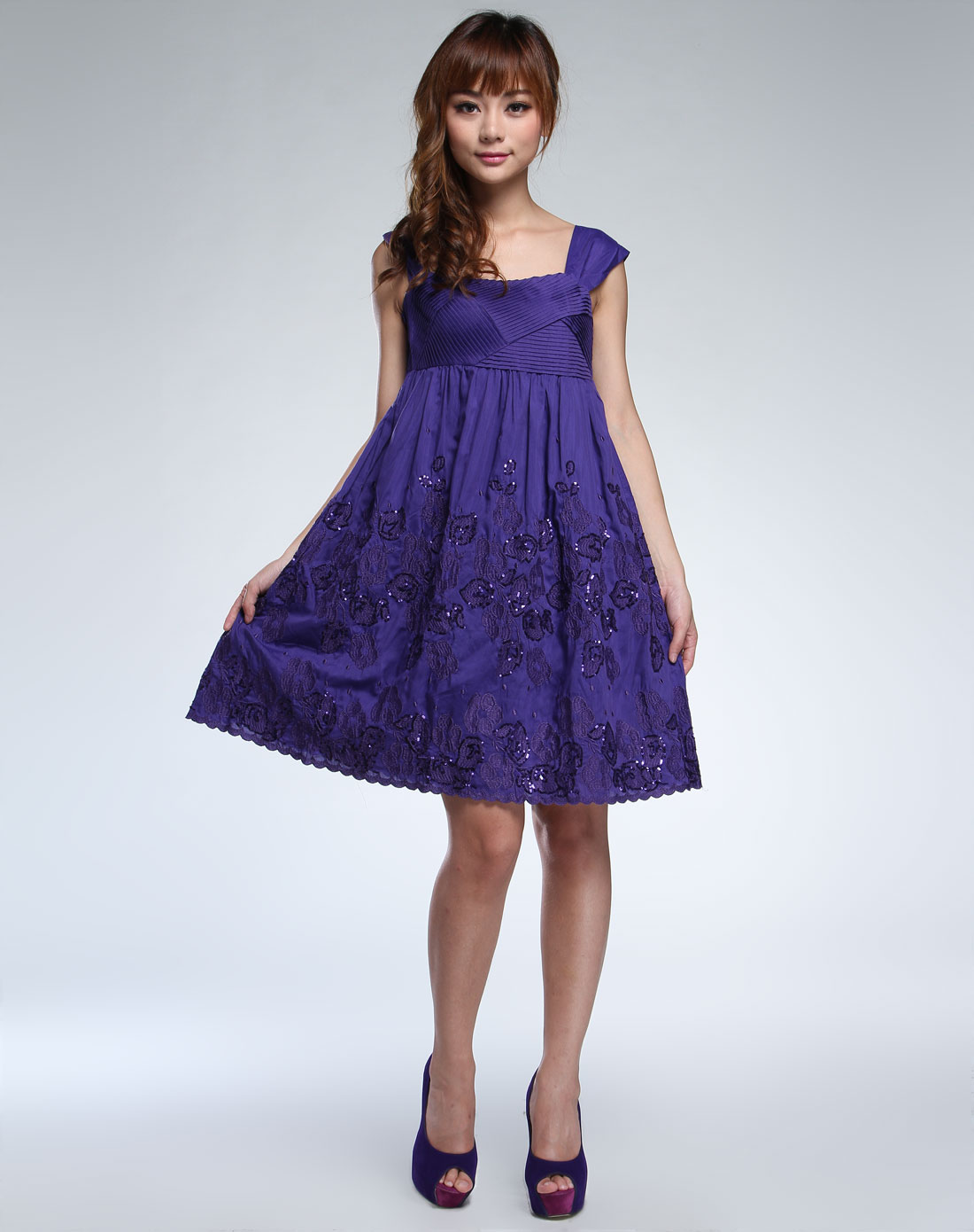 紫蓝色绣珠片吊带连衣裙