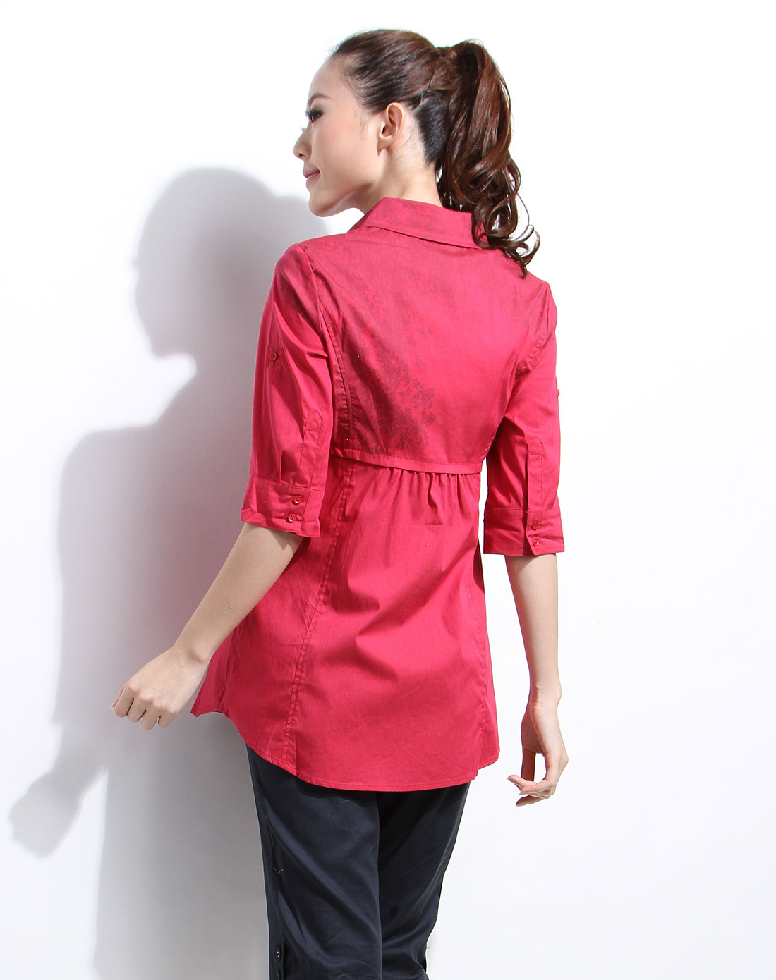 女款砖红色印花翻领中袖衬衣