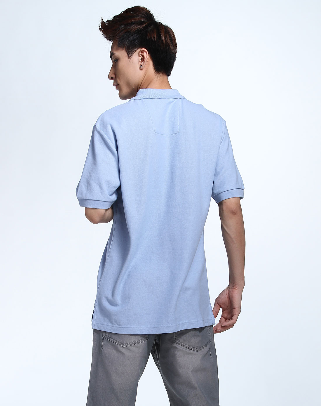 男款浅蓝色t恤