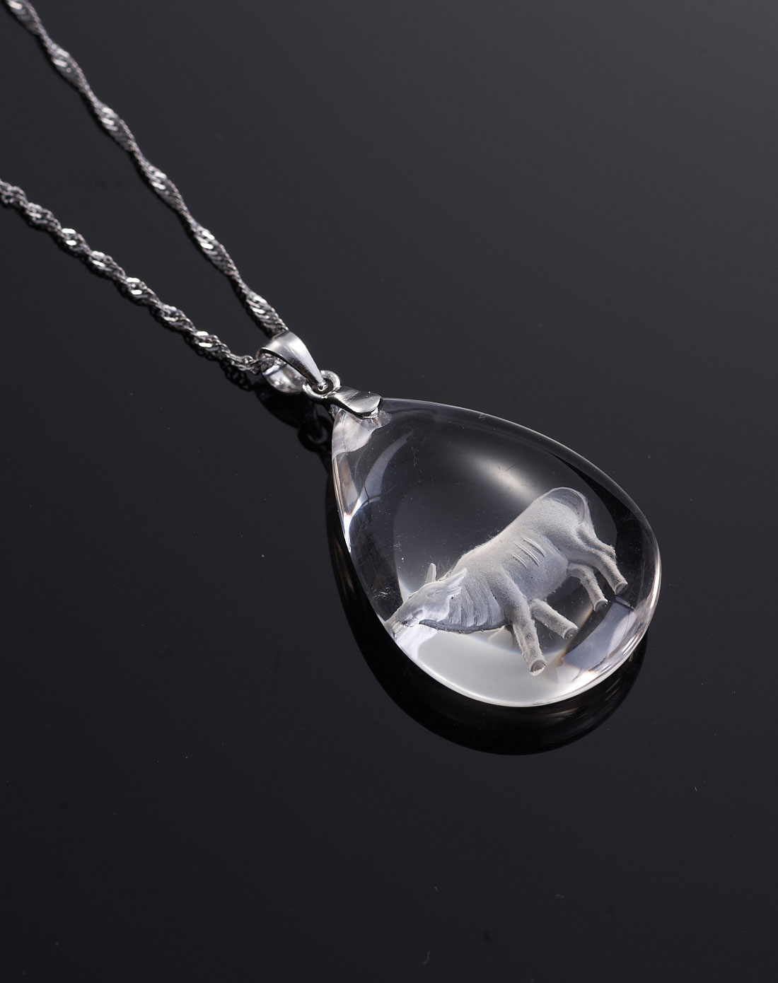 天然白水晶吊坠雕刻十二生肖-牛