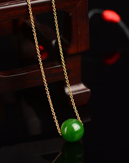 18k金和田碧玉路路通转运珠项链(附权威证书)