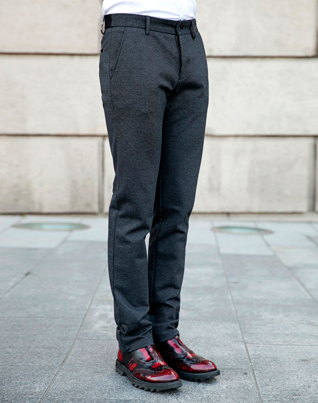 黑灰色休闲裤
