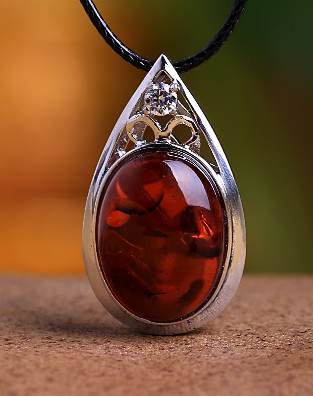 富贵长命天然血珀吊坠附证书