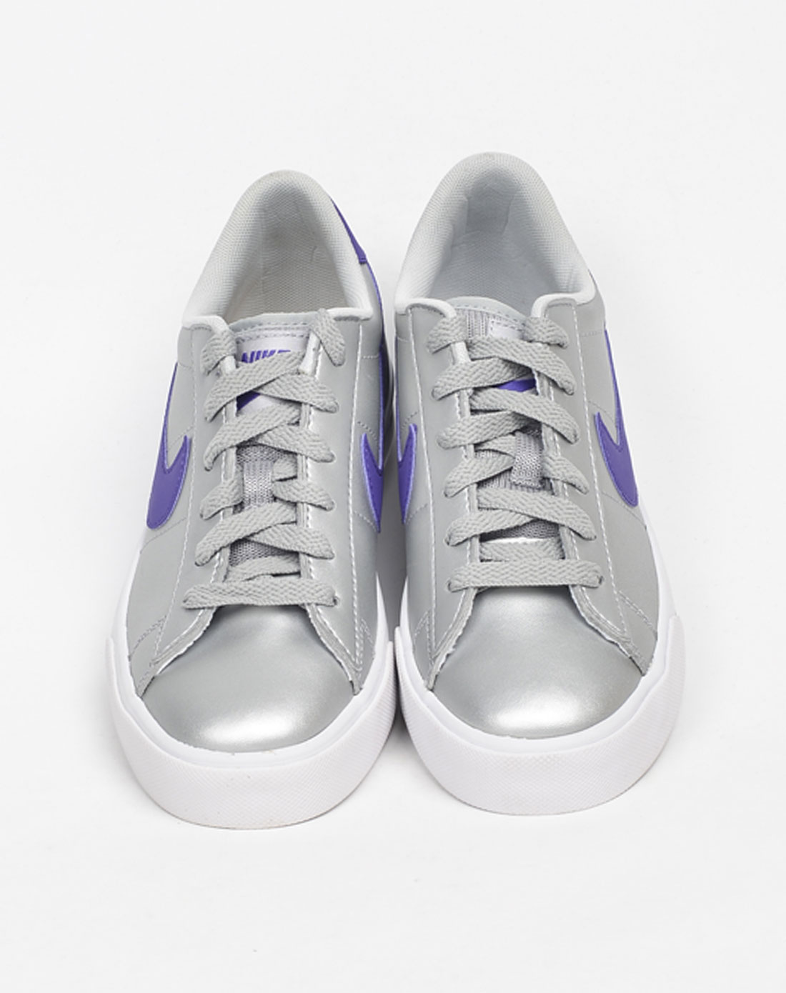 女款银色复古鞋