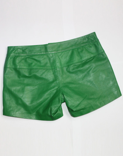 女款绿色时尚短款皮裤