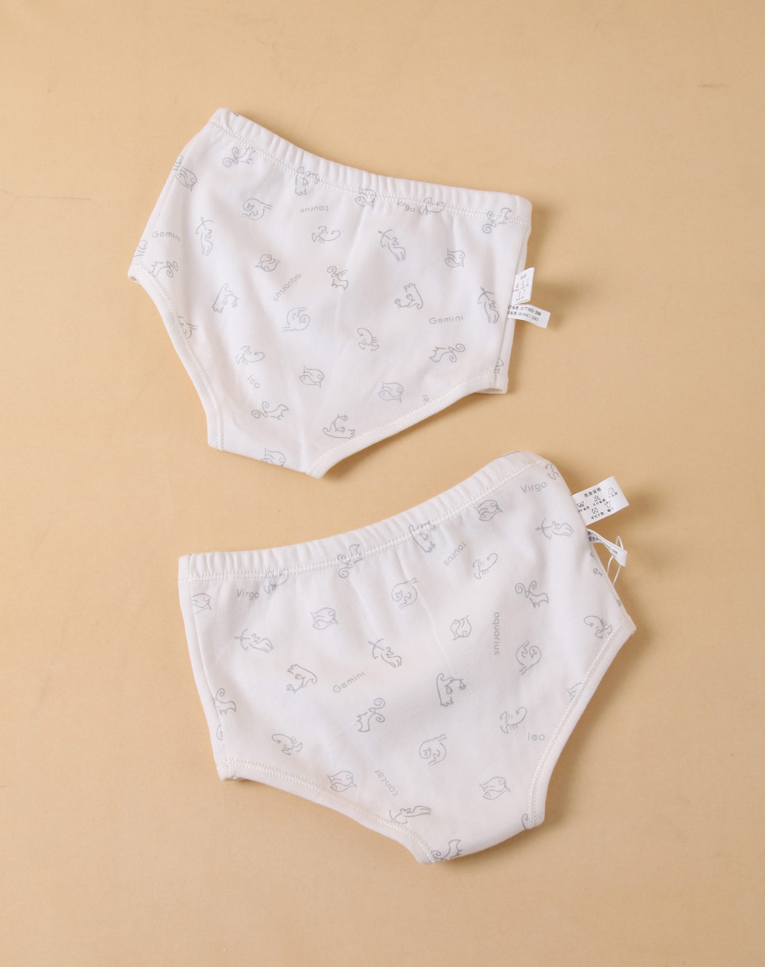 男款米白色男童内裤