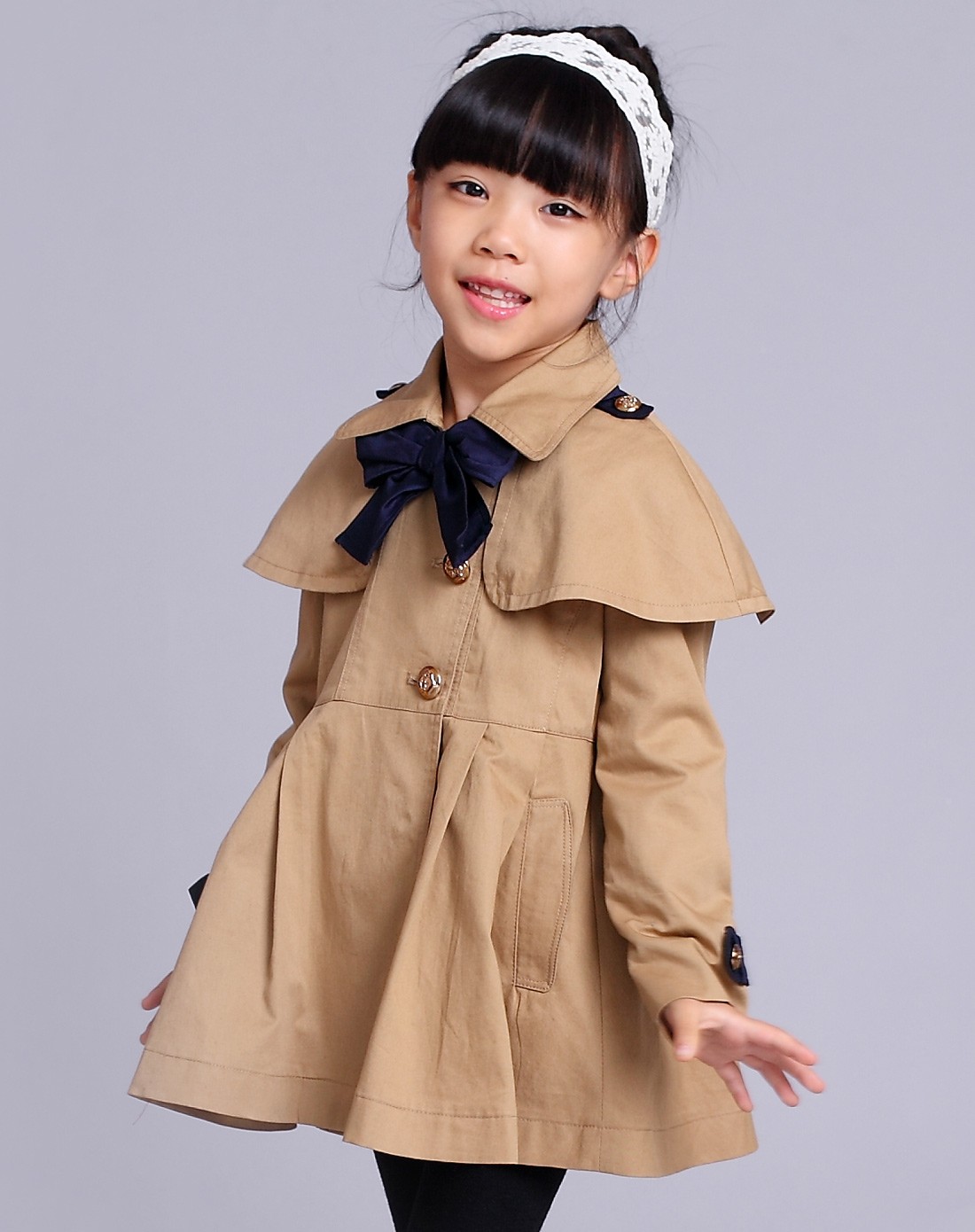女童卡其色风衣