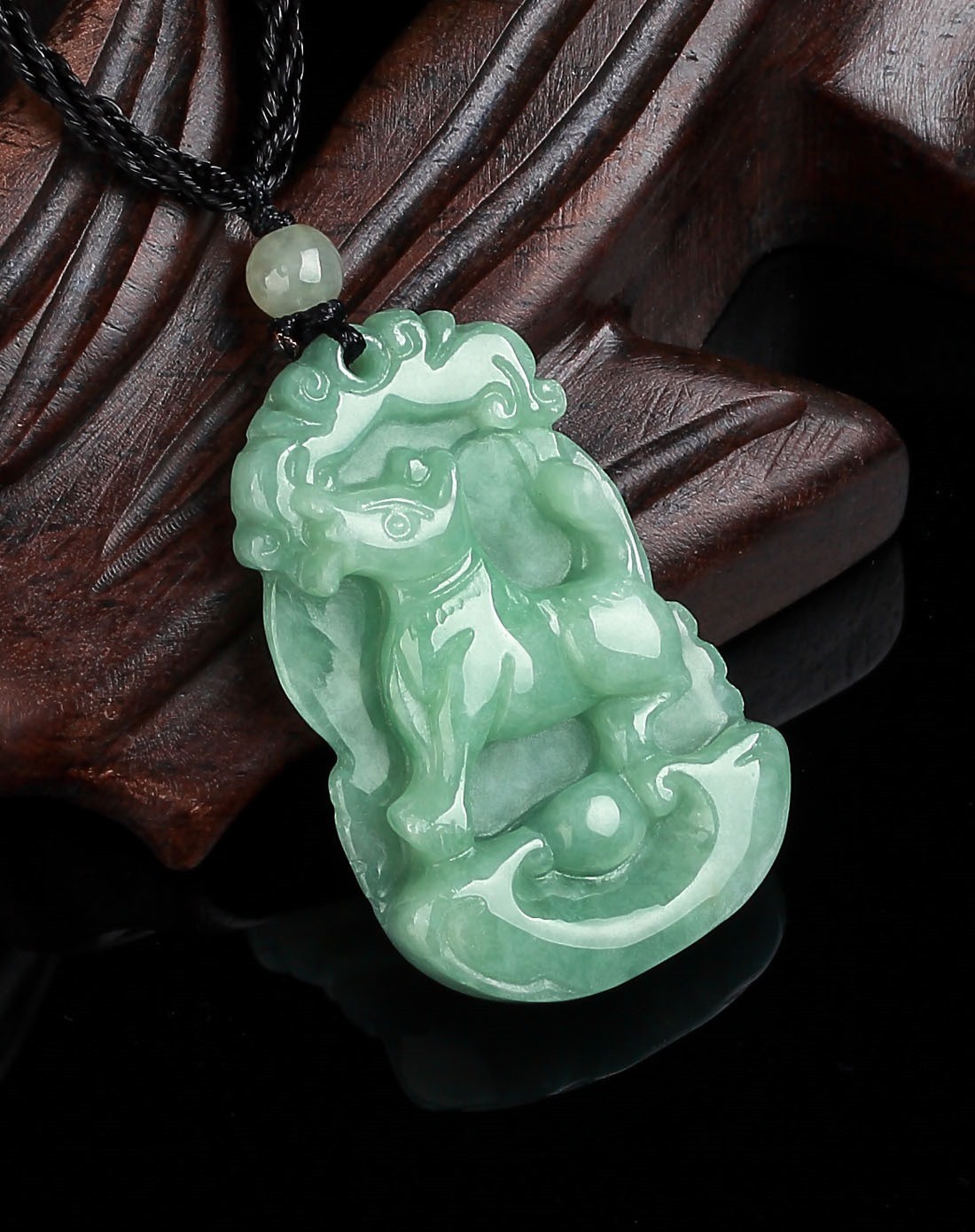 天然a货翡翠十二生肖-狗吊坠(附权威鉴定证书)