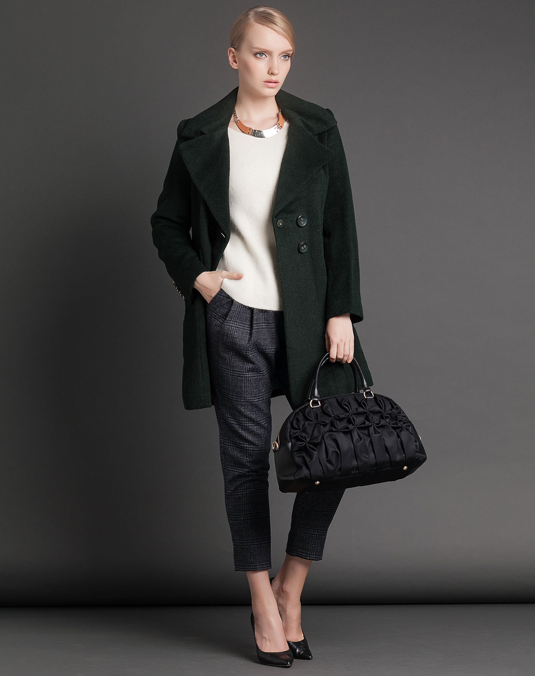 墨绿色时尚大方长袖外套