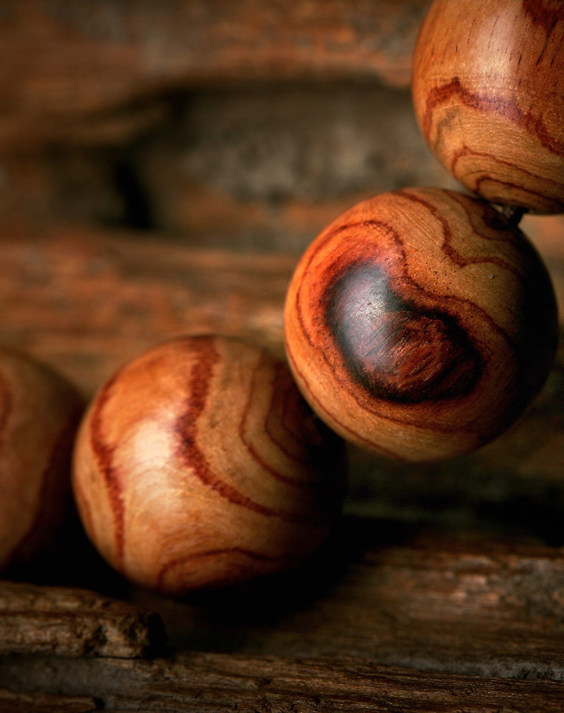 民间遗留老料黄花梨榴疤鬼眼纹手串20mm(3)