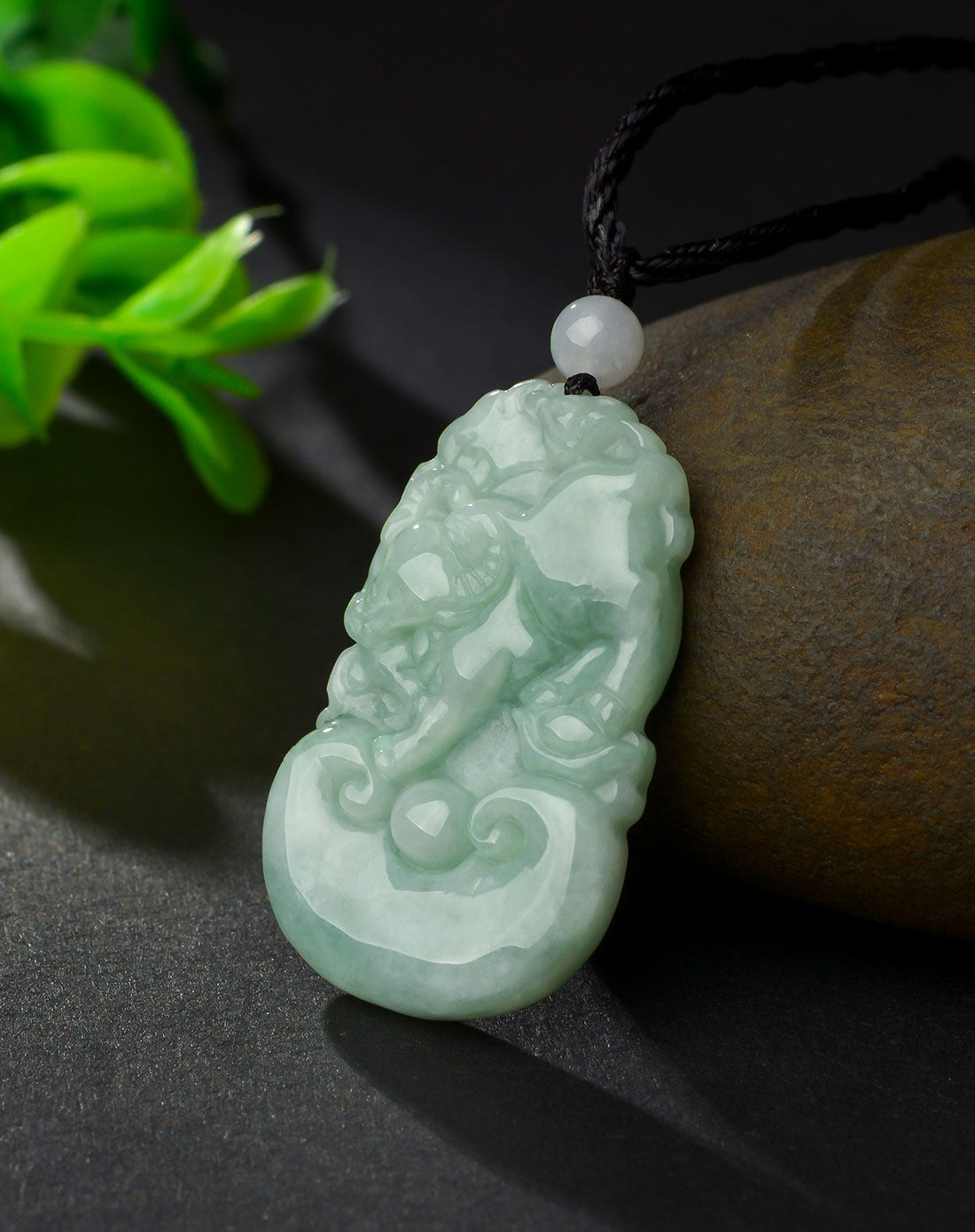 生肖牛天然翡翠吊坠