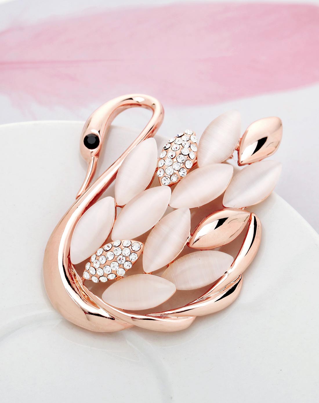 珠光天鹅胸针 高档可爱人工猫眼石饰品