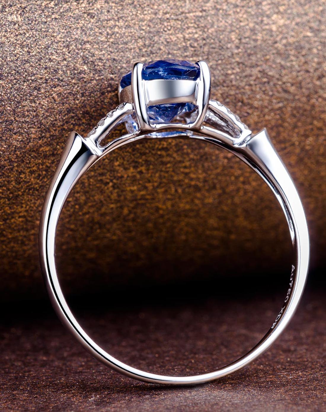 62克拉蓝宝石女戒指