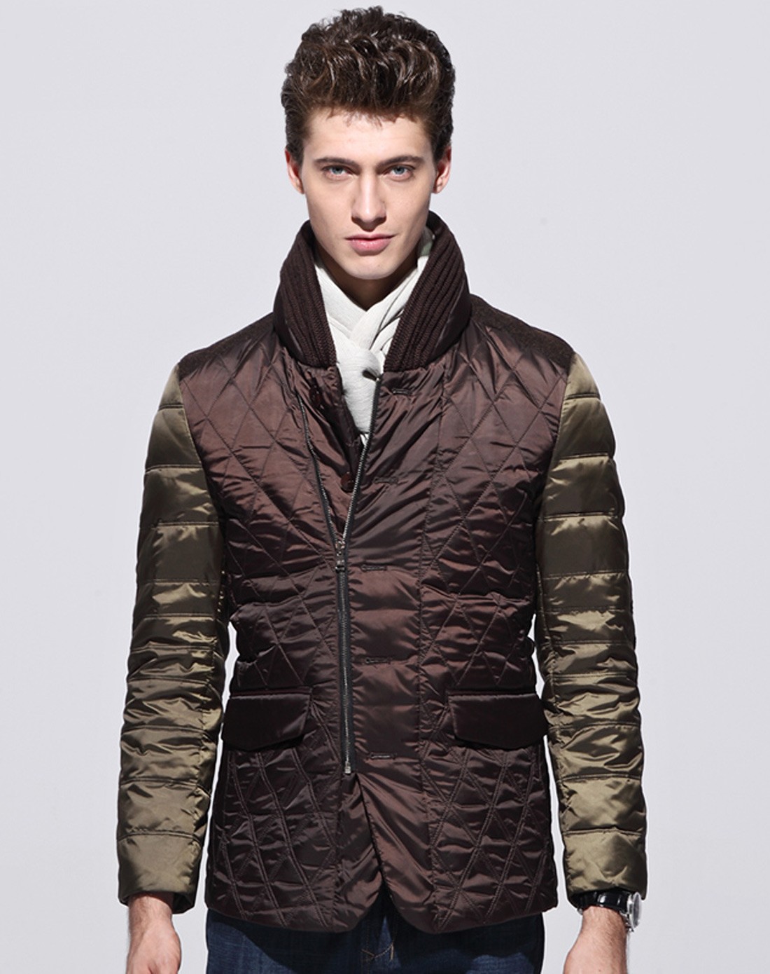 军绿立翻领中长版羽绒服