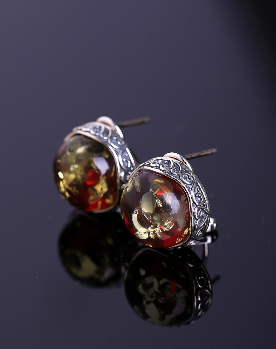 荣华富贵天然红花珀耳环附证书