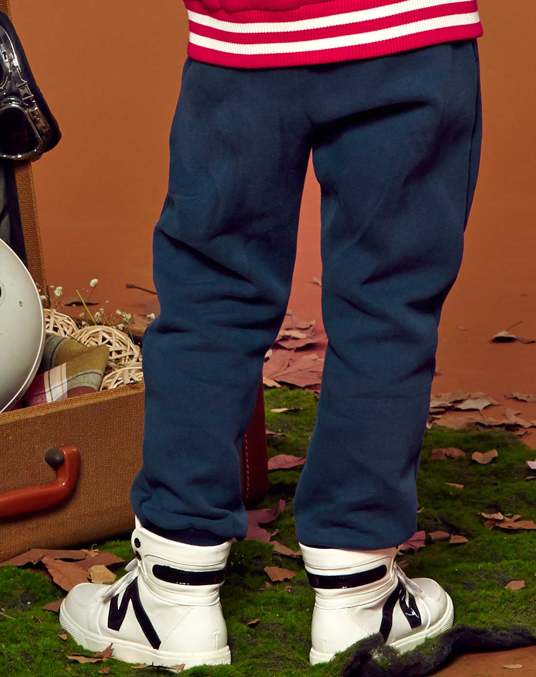 男童蓝黑色裤子