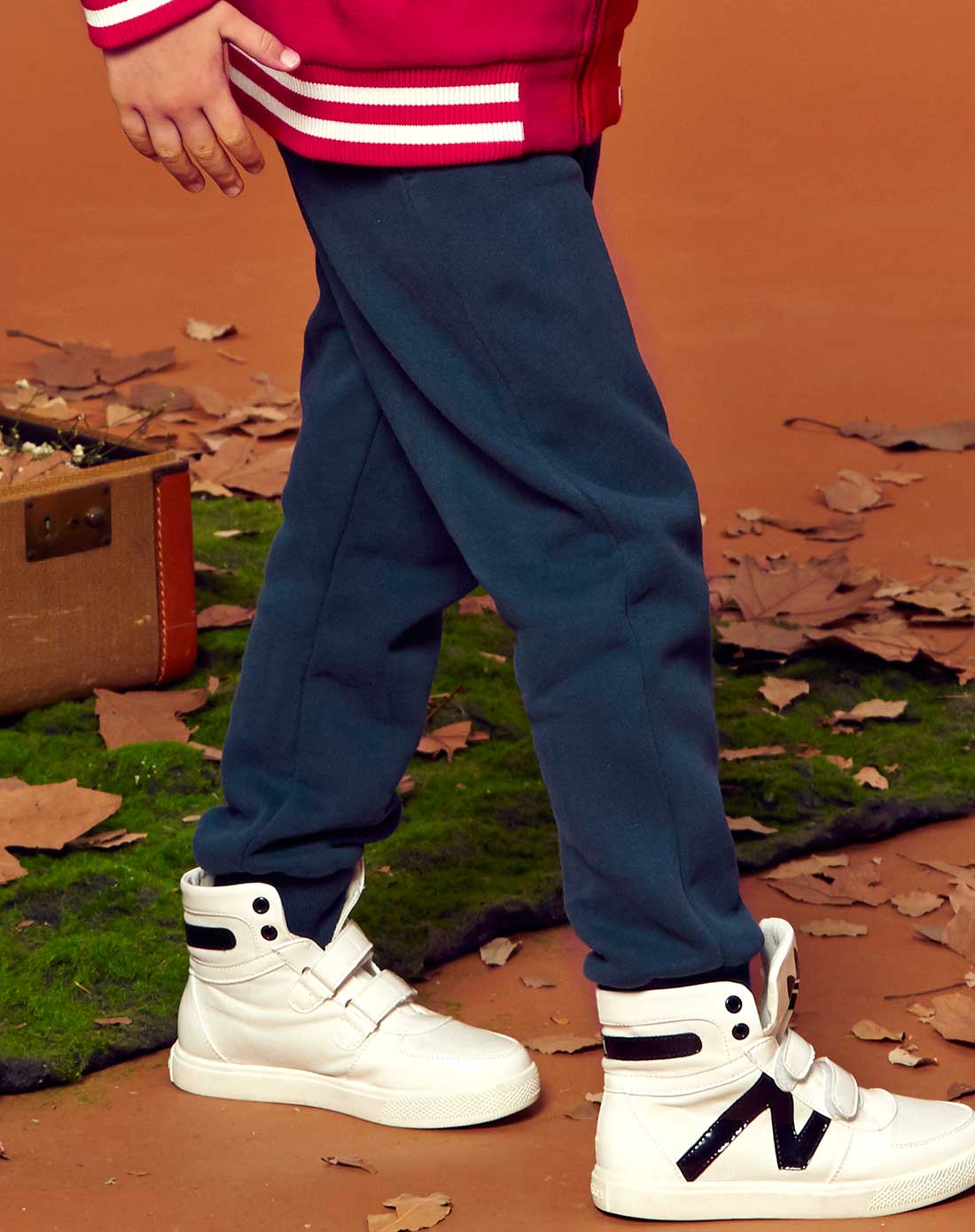 男童蓝黑色裤子