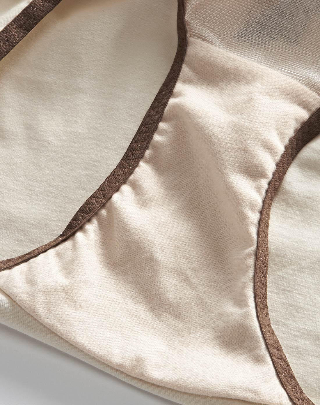 女款米色清水芙蓉刺绣棉柔舒适内裤