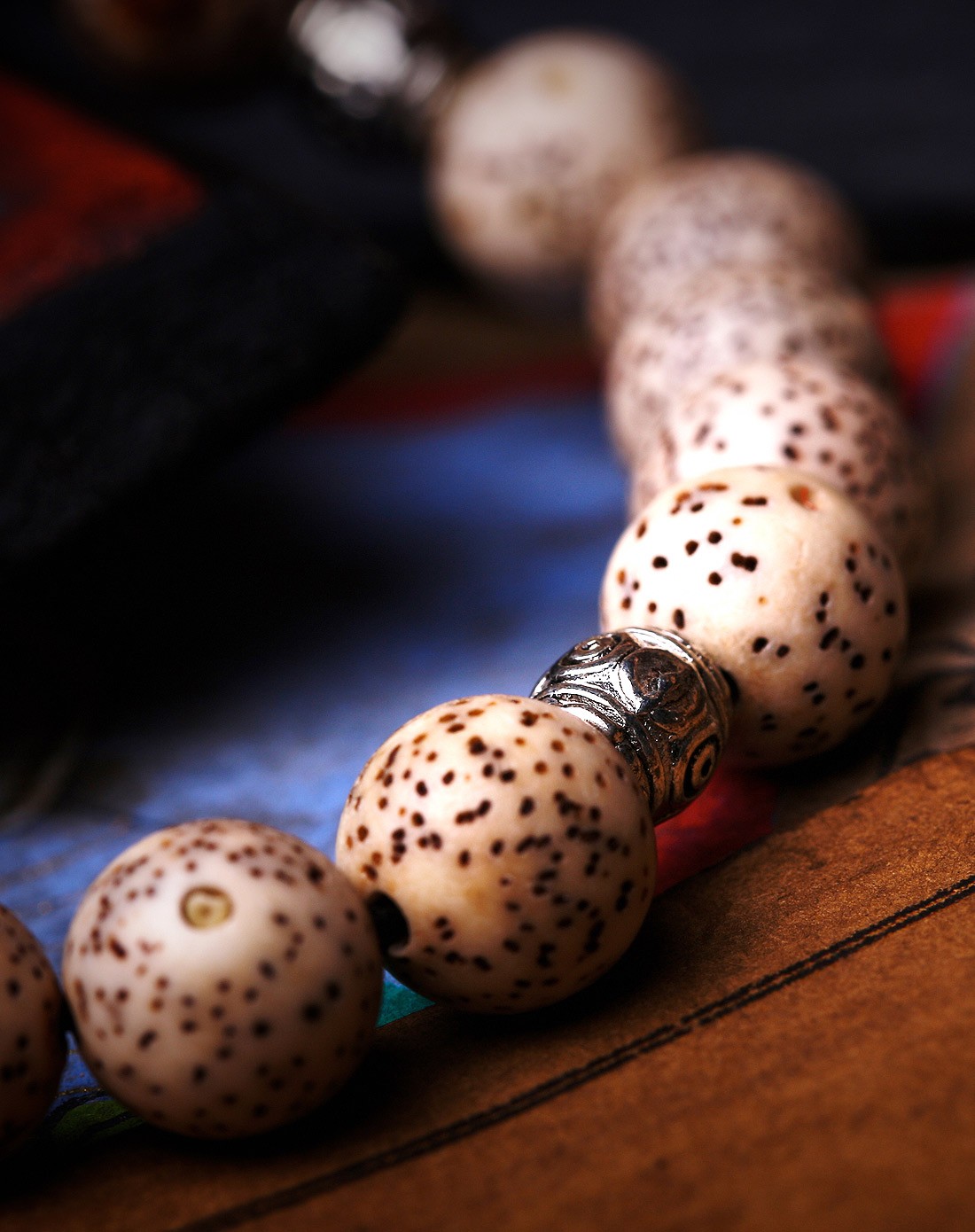 古老的夏尔巴族民间艺人串制星月菩提藏式手串9mm