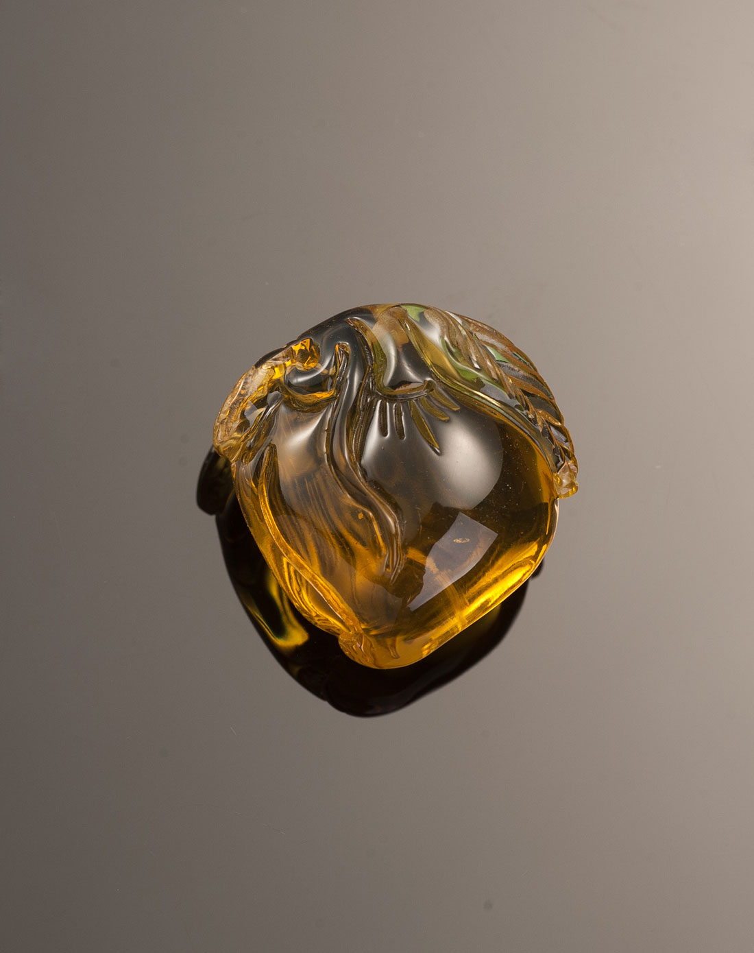 天然琥珀(附证书赠银链)吉祥雕件随形