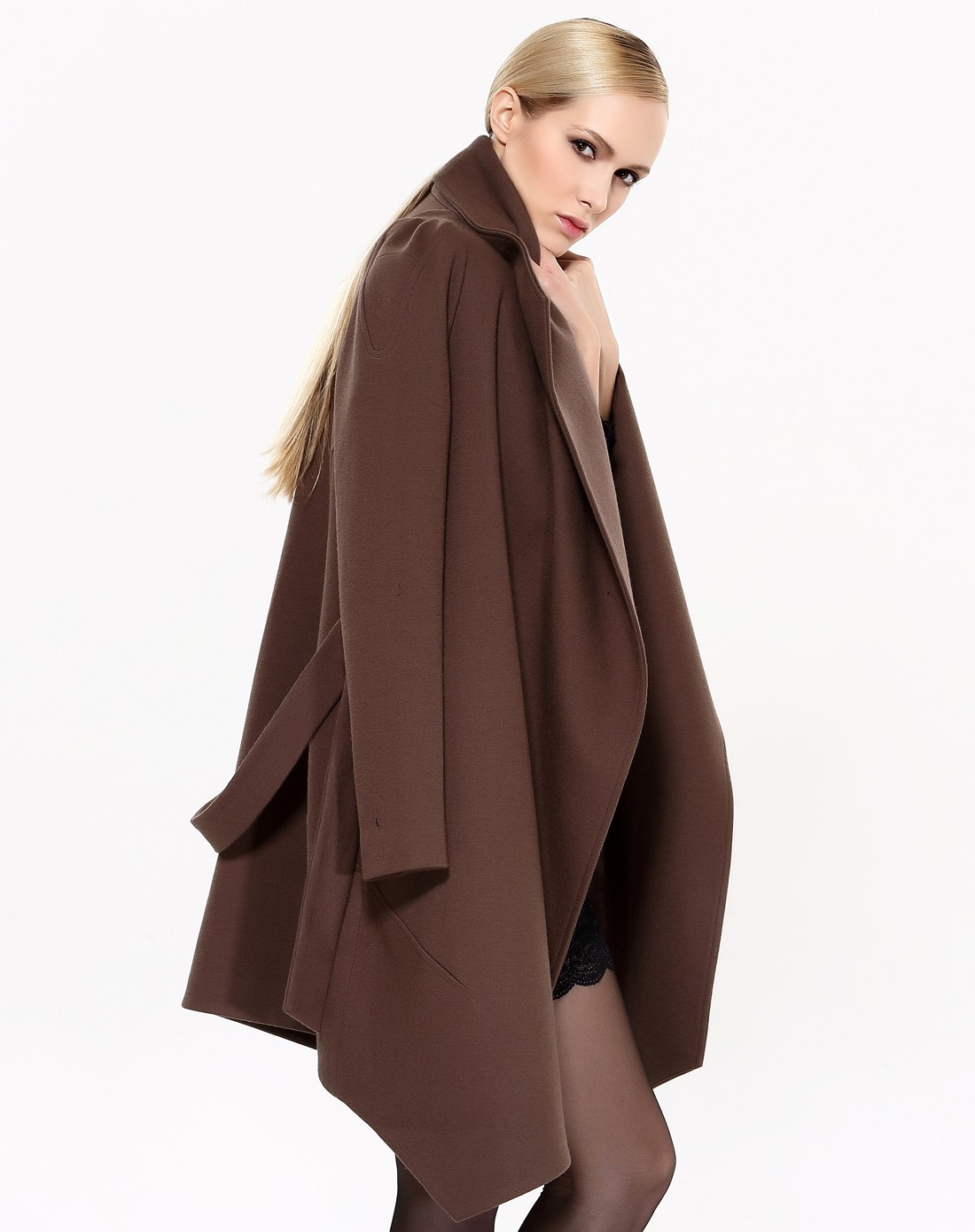 咖啡色时尚长款羊毛呢大衣