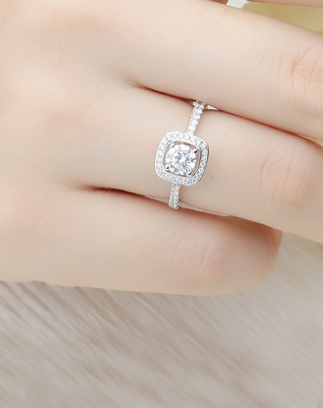 18k金80分群镶奢华钻戒女款芳菲