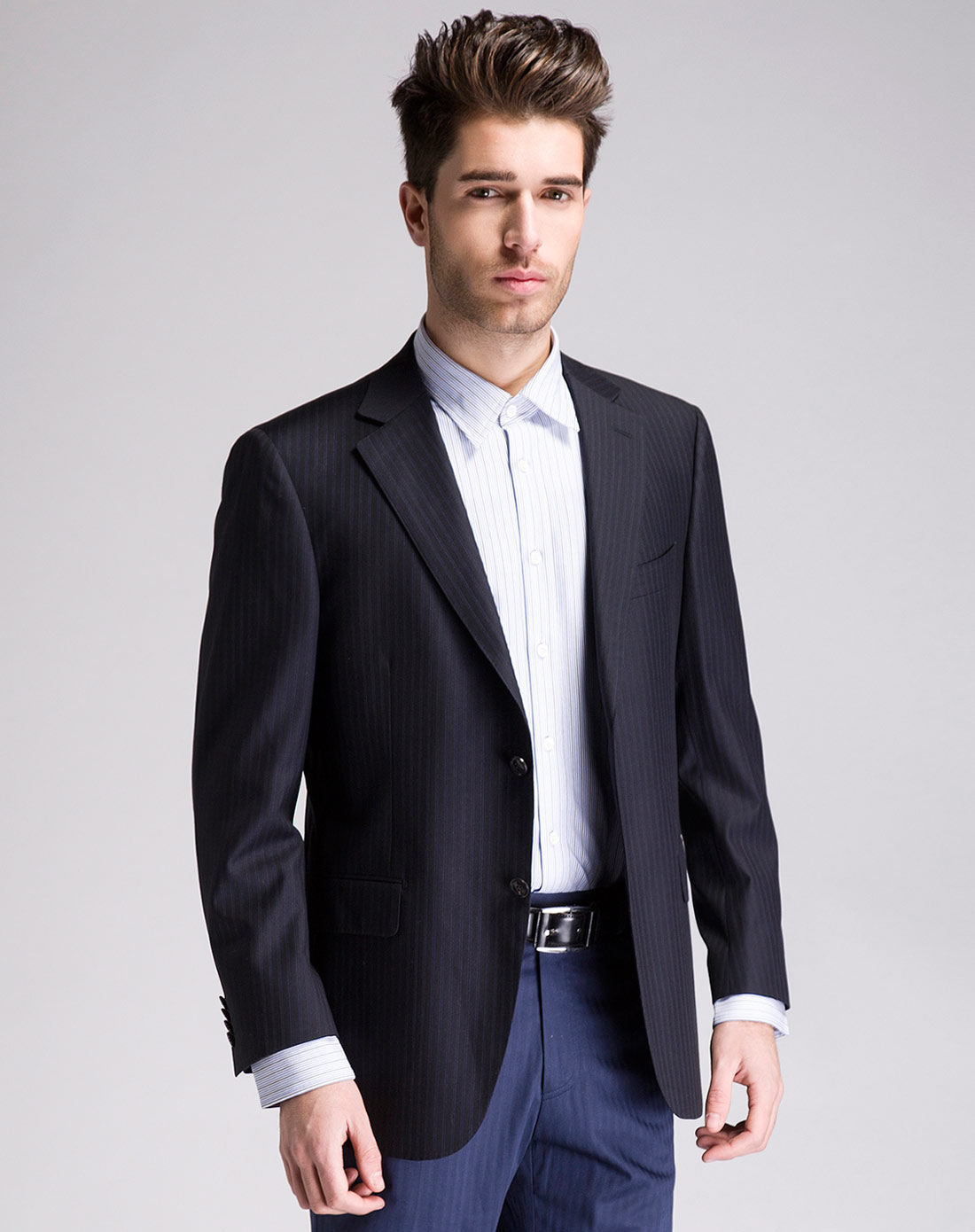 男藏青色标准版商务休闲西服